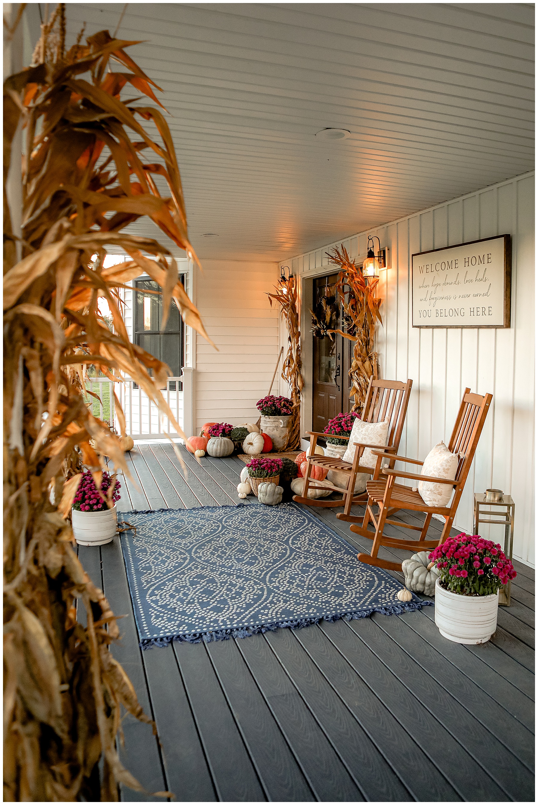 Bright and cozy Fall front porch decor 