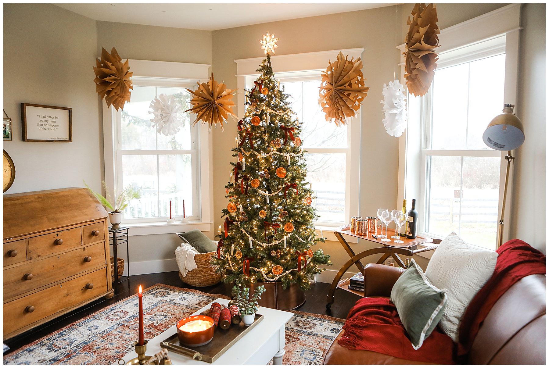 Simple living room Christmas decor