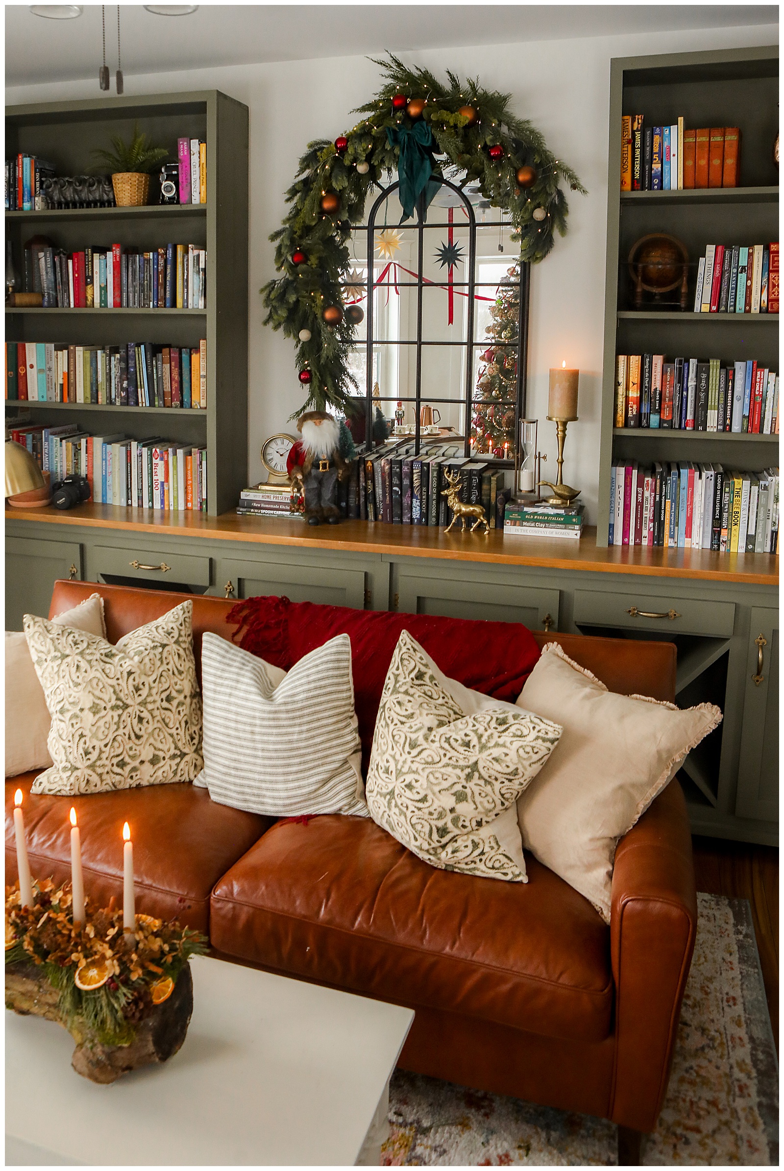 Christmas in the library - Sugar Maple Farmhouse