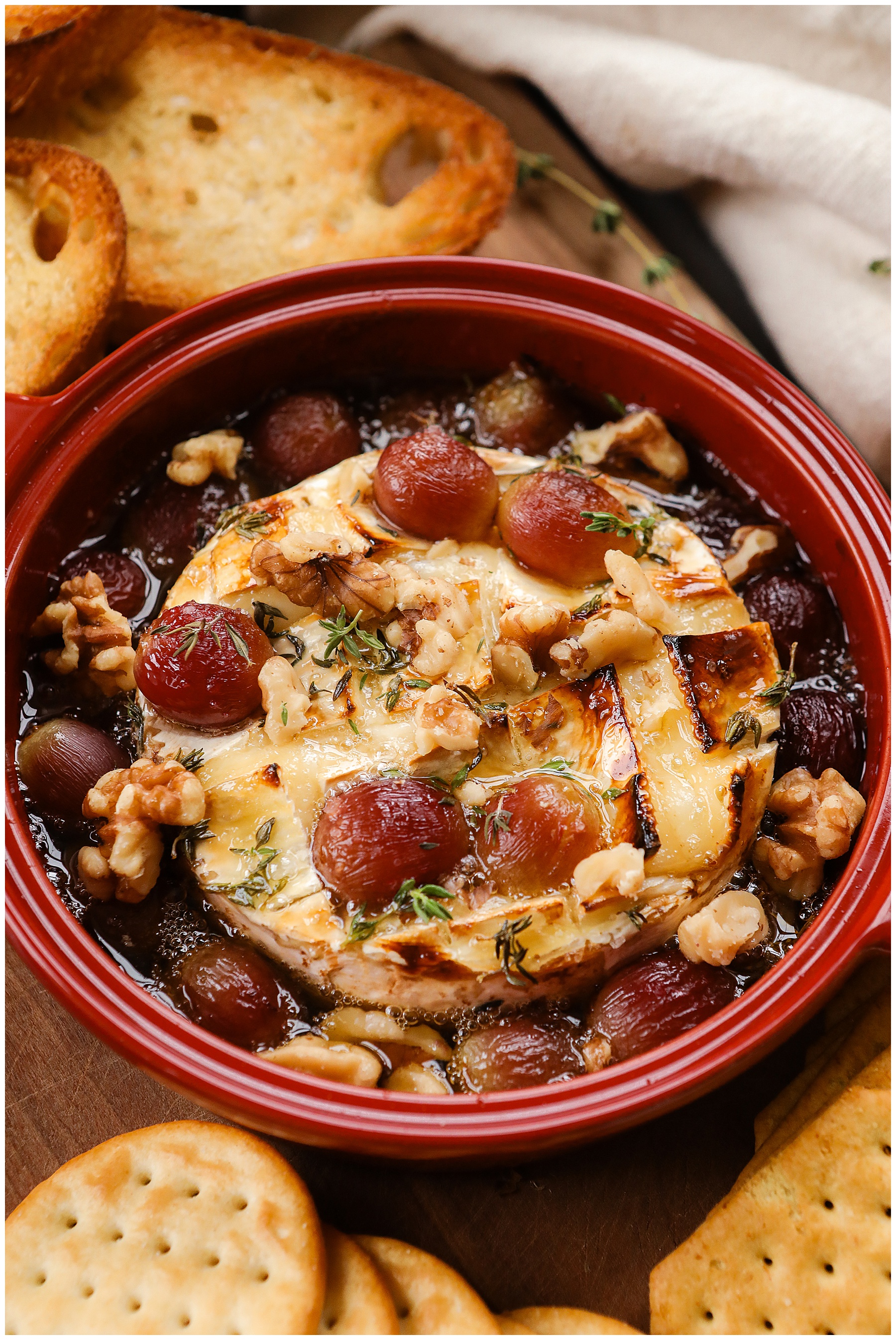 Baked Brie recipe - Sugar Maple Farmhouse easy appetizer